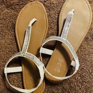 White thong sandals with bling